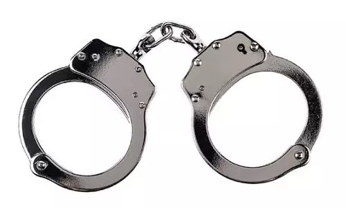 सूर्यपेट: दो बेटों को बंधक बनाकर प्रताड़ित करने के आरोप में दंपती गिरफ्तार