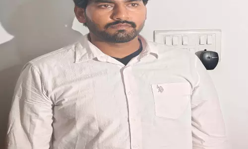 फर्जी केंद्रीय अधिकारी बनकर सरकारी नौकरी दिलाने का दिया झांसा, ठगबाज गिरफ्तार फर्जी केंद्रीय अधिकारी बनकर सरकारी नौकरी दिलाने का दिया झांसा, ठगबाज गिरफ्तार