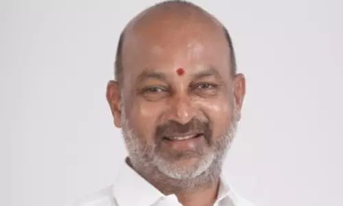 Telangana: ओवैसी के संस्थान को बचाने पर भड़के बंदी संजय, कांग्रेस को घेरा