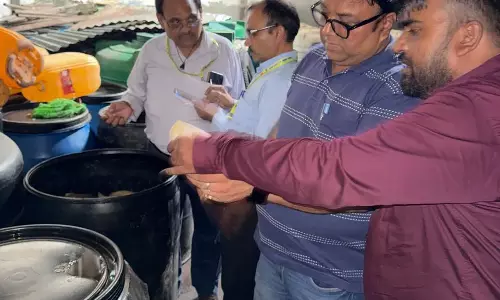 Saharanpur में खाद्य विभाग का एक्शन, टोमैटो और चिली सॉस के नमूने लिए Saharanpur में खाद्य विभाग का एक्शन, टोमैटो और चिली सॉस के नमूने लिए