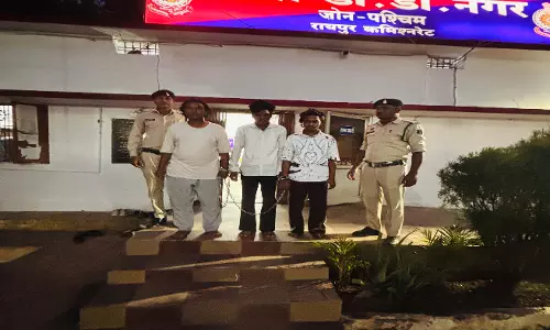 गाड़ी चलाने की बात पर विवाद, युवक पर किया जालनेवा हमला, 3 बदमाश अरेस्ट गाड़ी चलाने की बात पर विवाद, युवक पर किया जालनेवा हमला, 3 बदमाश अरेस्ट
