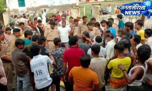 करंट ने ली मासूम की जान, गुस्साए ग्रामीणों ने घेरा बिजली सब स्टेशन करंट ने ली मासूम की जान, गुस्साए ग्रामीणों ने घेरा बिजली सब स्टेशन