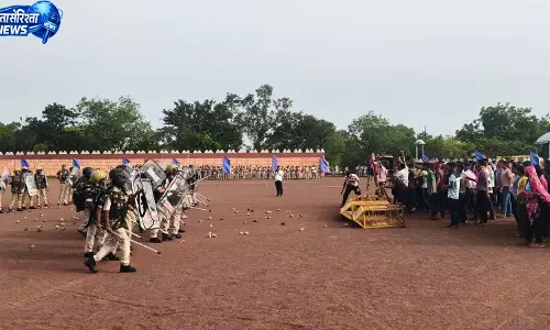 रायपुर पुलिस लाइन में किया गया बलवा से निपटने का अभ्यास रायपुर पुलिस लाइन में किया गया बलवा से निपटने का अभ्यास