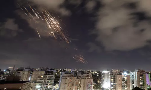 US-Iran बातचीत फिर से शुरू करने और तनाव कम करने की कोशिश में कतरी वार्ताकार ईरान गए US-Iran बातचीत फिर से शुरू करने और तनाव कम करने की कोशिश में कतरी वार्ताकार ईरान गए