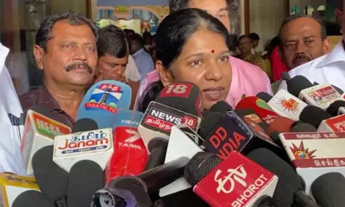 करूर भगदड़ मामले में कनिमोझी का CM विजय पर हमला करूर भगदड़ मामले में कनिमोझी का CM विजय पर हमला