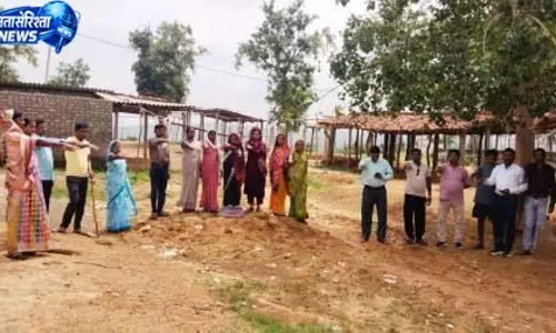 नवापारा कला में सामूहिक श्रमदान कर दिया स्वच्छता का संदेश नवापारा कला में सामूहिक श्रमदान कर दिया स्वच्छता का संदेश