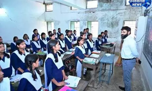 कलेक्टर व्यास ने शासकीय कन्या उच्चतर माध्यमिक विद्यालय कांसाबेल का किया निरीक्षण कलेक्टर व्यास ने शासकीय कन्या उच्चतर माध्यमिक विद्यालय कांसाबेल का किया निरीक्षण