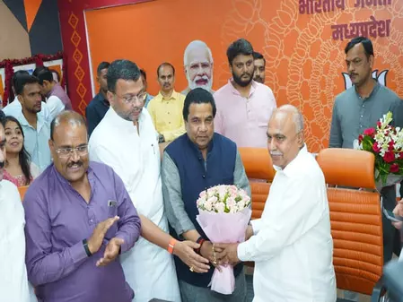 मध्य प्रदेश में पूर्व कांग्रेस नेता राकेश सिंह यादव भाजपा में शामिल हुए मध्य प्रदेश में पूर्व कांग्रेस नेता राकेश सिंह यादव भाजपा में शामिल हुए