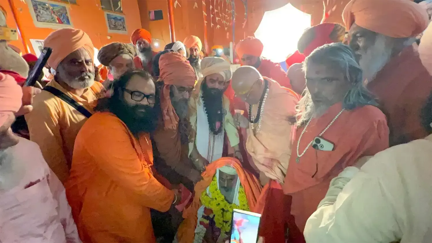 Haridwar: धार्मिक परंपरा के तहत स्वामी सत्व मुनि को मिली नई जिम्मेदारी Haridwar: धार्मिक परंपरा के तहत स्वामी सत्व मुनि को मिली नई जिम्मेदारी