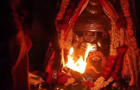 योगिनी एकादशी पर महाकाल मंदिर में उमड़ा आस्था का सैलाब, भस्म आरती में शामिल हुए हजारों श्रद्धालु योगिनी एकादशी पर महाकाल मंदिर में उमड़ा आस्था का सैलाब, भस्म आरती में शामिल हुए हजारों श्रद्धालु