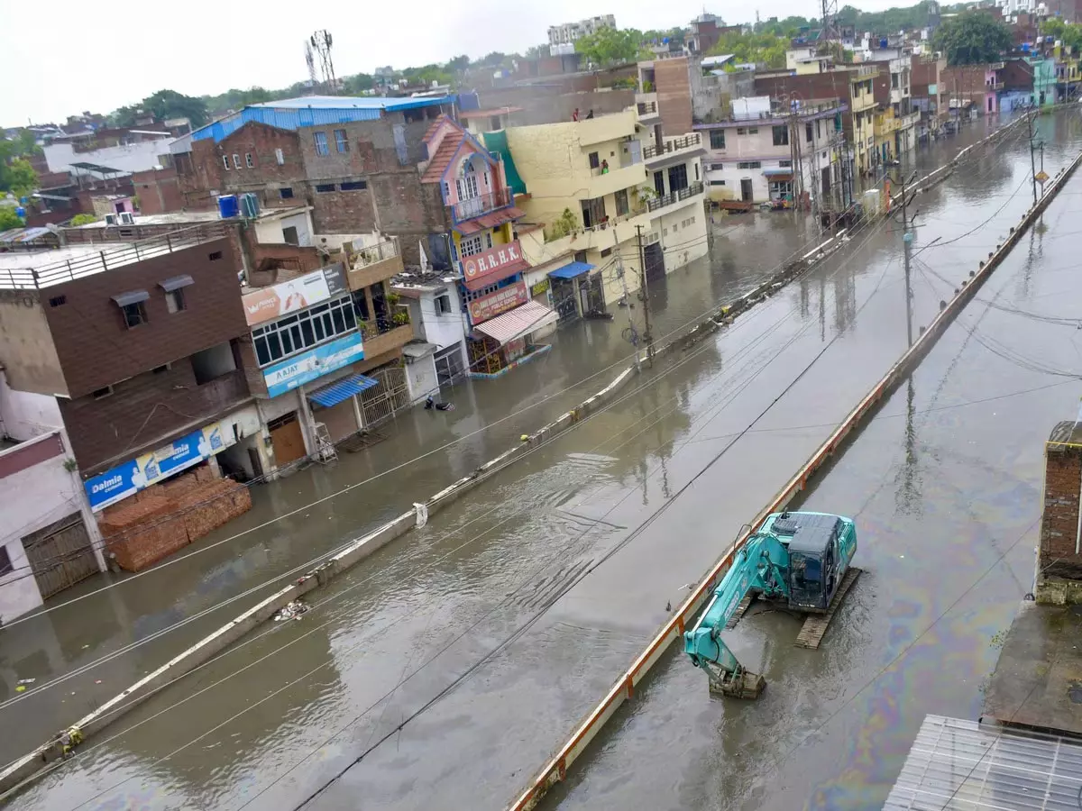 Kanpur : बारिश से मौसम हुआ सुहाना, तापमान में गिरावट Kanpur : बारिश से मौसम हुआ सुहाना, तापमान में गिरावट