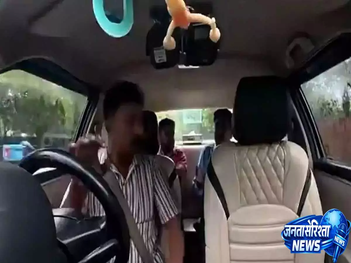 मेरी कार, तुम्हारा ड्राइंग रूम नहीं: टैक्सी में सिगरेट जलाने पर ड्राइवर ने राइड की रद्द, वीडियो वायरल मेरी कार, तुम्हारा ड्राइंग रूम नहीं: टैक्सी में सिगरेट जलाने पर ड्राइवर ने राइड की रद्द, वीडियो वायरल