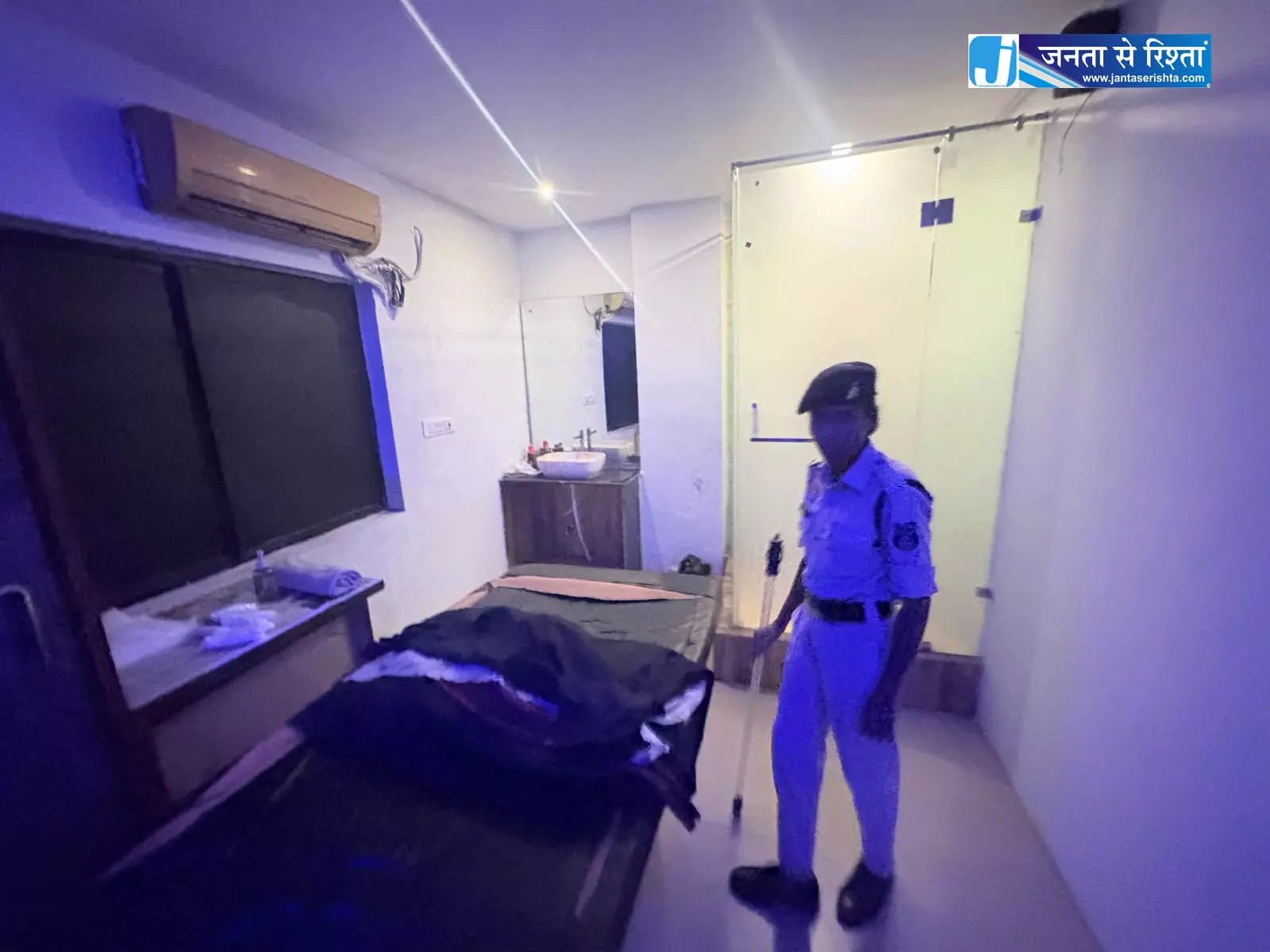 रायपुर के स्पा सेंटरों में पुलिस की रेड रायपुर के स्पा सेंटरों में पुलिस की रेड
