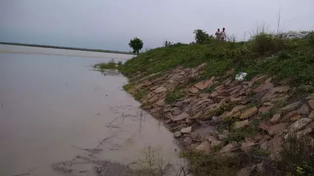 नेपाल में लगातार बारिश से गंडक नदी का जलस्तर बढ़ा नेपाल में लगातार बारिश से गंडक नदी का जलस्तर बढ़ा
