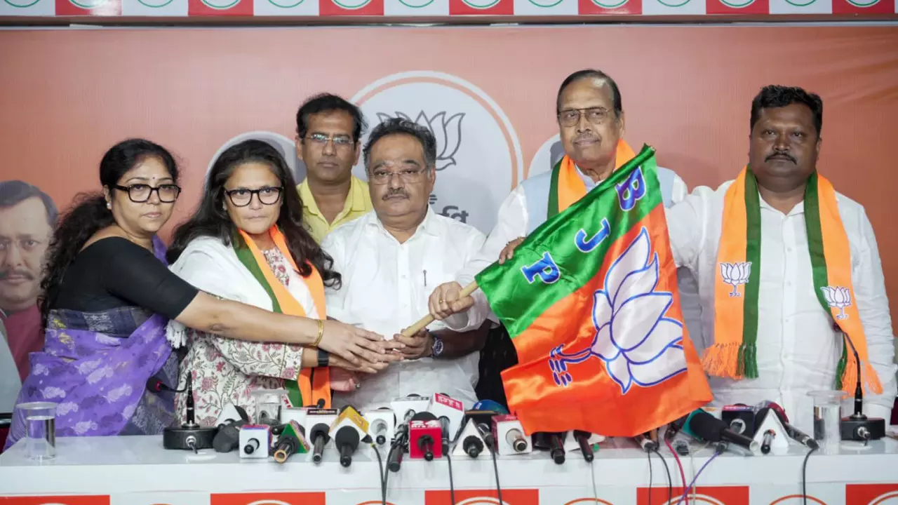 BJP में शामिल हुए तीन पूर्व तृणमूल सदस्य राज्यसभा उपचुनाव के लिए उम्मीदवार घोषित BJP में शामिल हुए तीन पूर्व तृणमूल सदस्य राज्यसभा उपचुनाव के लिए उम्मीदवार घोषित