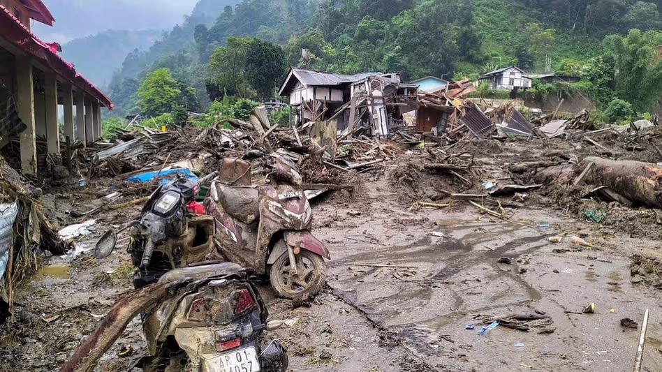 Arunachal Flood: कम बारिश के अनुमान के बीच बाढ़ का संकट, 94 हजार प्रभावित Arunachal Flood: कम बारिश के अनुमान के बीच बाढ़ का संकट, 94 हजार प्रभावित