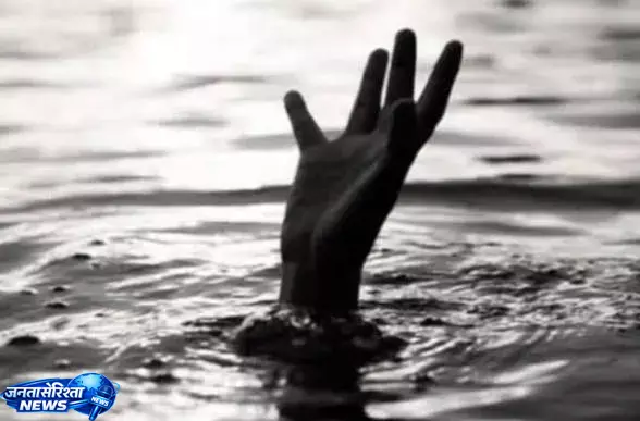 Waterlogging ने ली जान, खुले नाले में गिरा युवक Waterlogging ने ली जान, खुले नाले में गिरा युवक