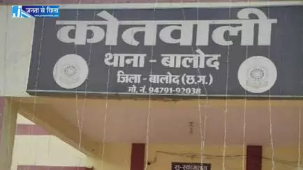 आश्रम में चोरों का धावा, पेड़ की हुई चोरी आश्रम में चोरों का धावा, पेड़ की हुई चोरी