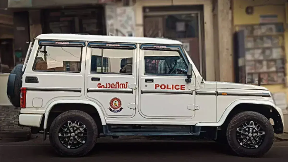 चेन चोरी का आरोप लगाकर महिला पर बेरहमी से हमला; भाई और भाभी पर केस दर्ज चेन चोरी का आरोप लगाकर महिला पर बेरहमी से हमला; भाई और भाभी पर केस दर्ज