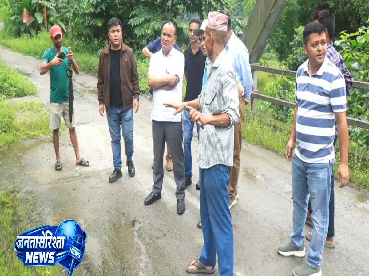 चुजाचेन में क्षतिग्रस्त ग्रामीण सड़क का निरीक्षण, मंत्री ने अधिकारियों से मांगी त्वरित कार्रवाई चुजाचेन में क्षतिग्रस्त ग्रामीण सड़क का निरीक्षण, मंत्री ने अधिकारियों से मांगी त्वरित कार्रवाई