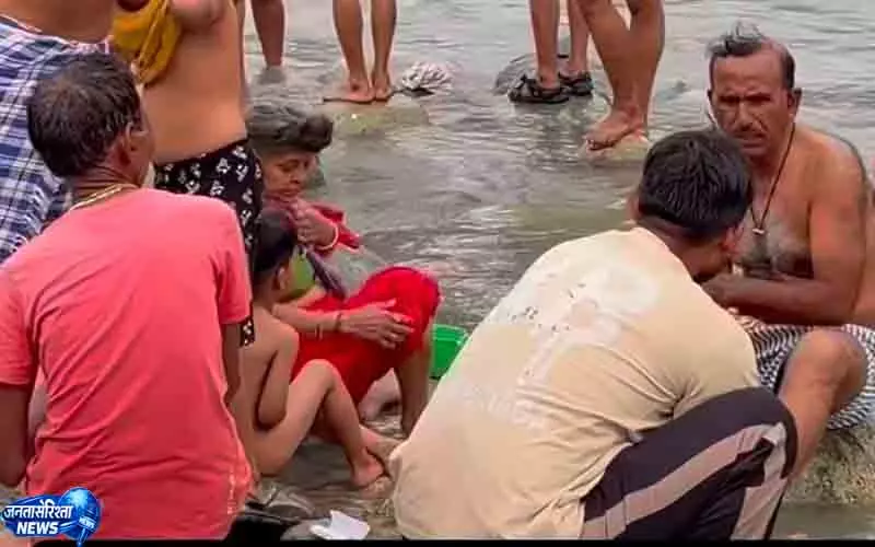 Srinagar लिद्दर नदी की सुरक्षा पर लोगों ने जताई चिंता Srinagar लिद्दर नदी की सुरक्षा पर लोगों ने जताई चिंता