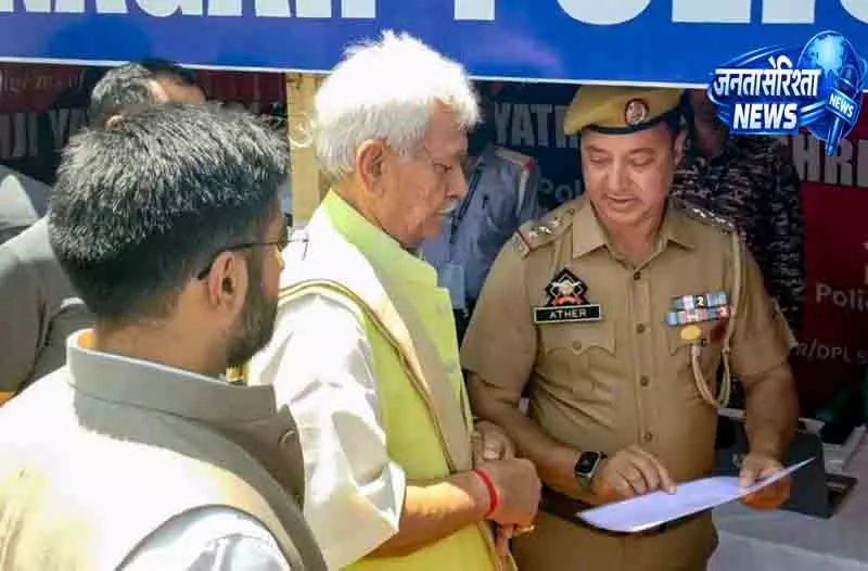 LG सिन्हा ने श्रीनगर अमरनाथ कैंप का किया दौरा LG सिन्हा ने श्रीनगर अमरनाथ कैंप का किया दौरा