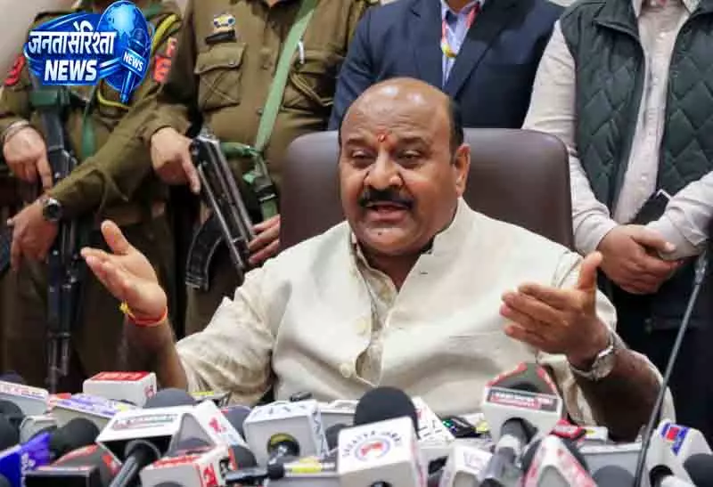 लॉ यूनिवर्सिटी की मांग को लेकर कठुआ में विरोध तेज लॉ यूनिवर्सिटी की मांग को लेकर कठुआ में विरोध तेज