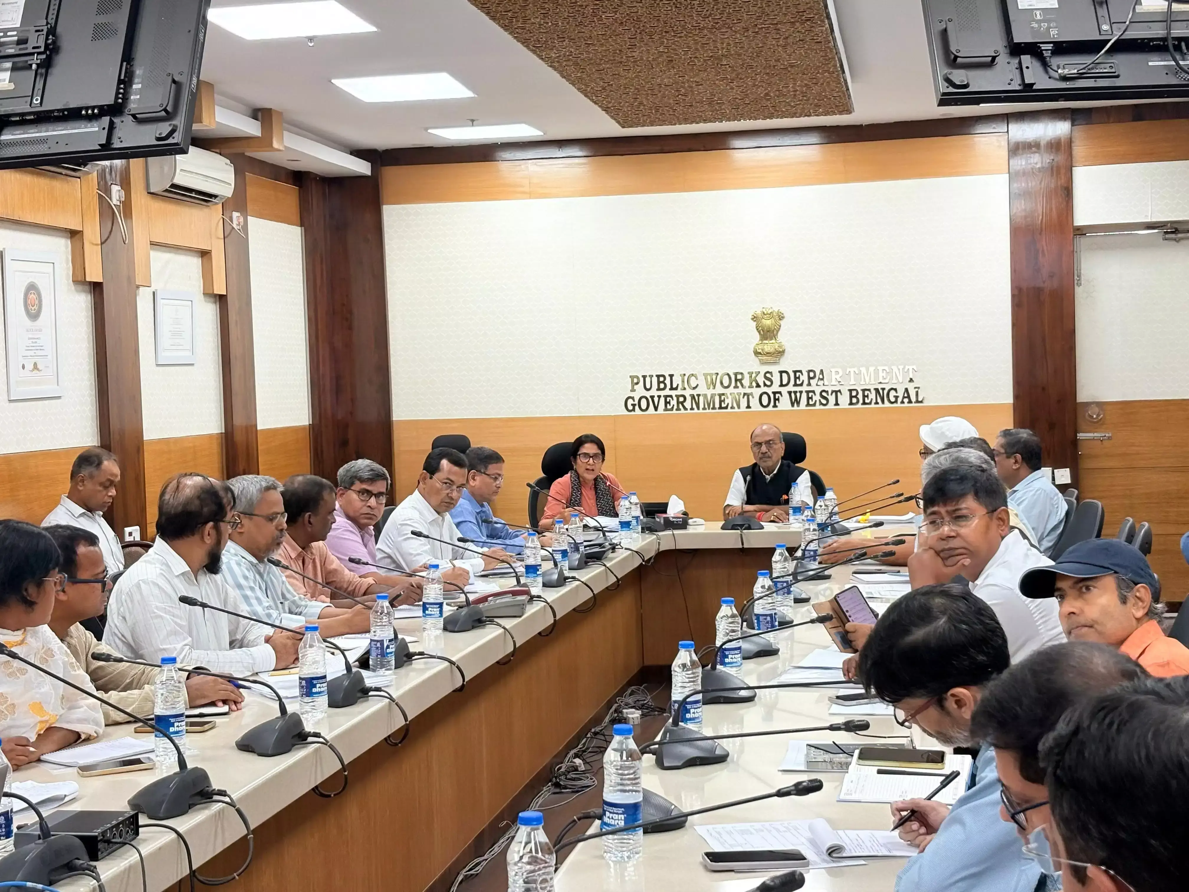 Kolkata: नवान्न में पीडब्ल्यूडी की हाई लेवल बैठक, मानसून तैयारियों पर फोकस Kolkata: नवान्न में पीडब्ल्यूडी की हाई लेवल बैठक, मानसून तैयारियों पर फोकस