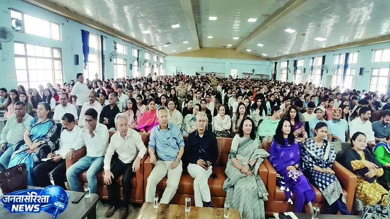 मोबाइल में न उलझो, जीवन को निखारो मोबाइल में न उलझो, जीवन को निखारो