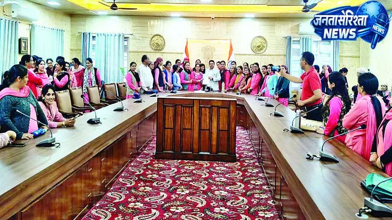 सैलरी के लिए गरजीं आशा वर्कर्ज सैलरी के लिए गरजीं आशा वर्कर्ज