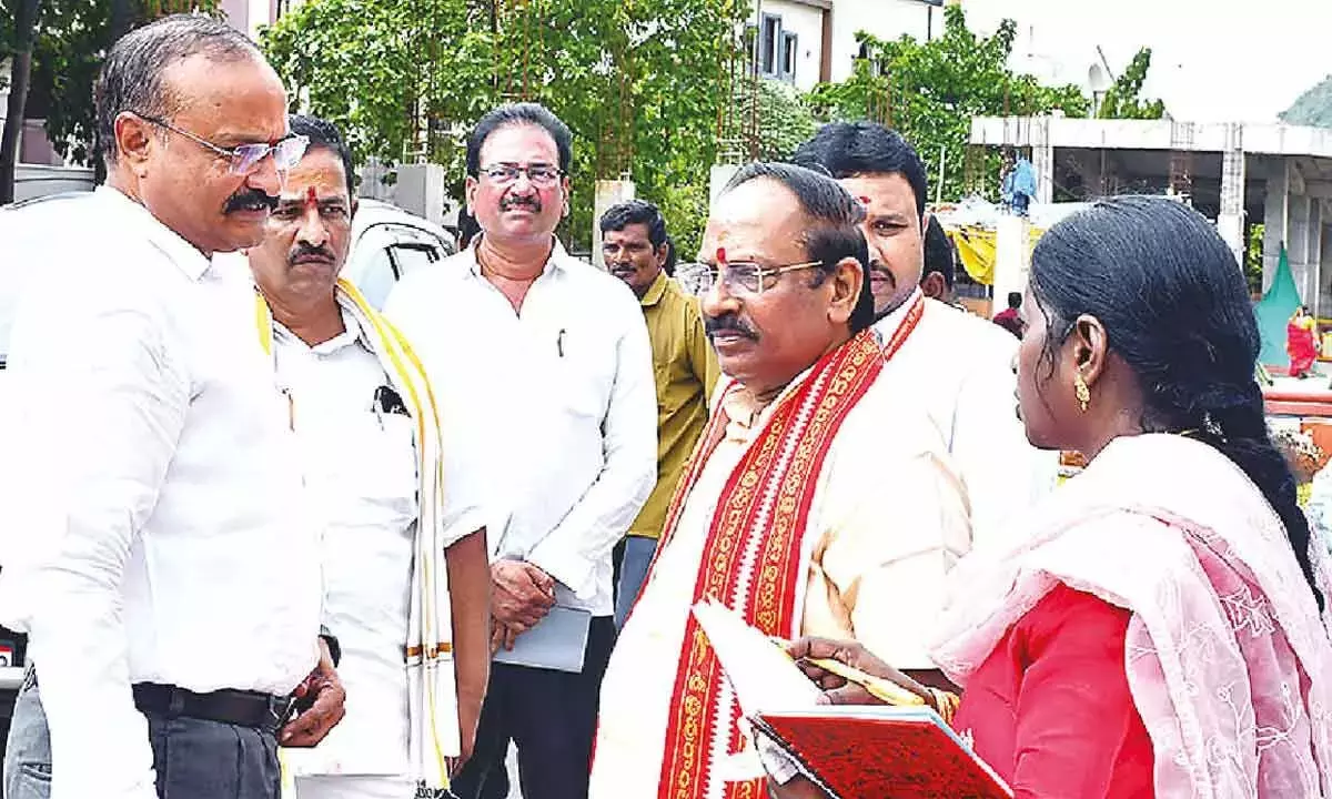 Andhra: सीपीएम ने बिजली बोझ में भारी वृद्धि का आरोप लगाया Andhra: सीपीएम ने बिजली बोझ में भारी वृद्धि का आरोप लगाया