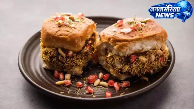 वड़ा पाव नहीं, गुजरात की मशहूर कच्छी दाबेली है खास वड़ा पाव नहीं, गुजरात की मशहूर कच्छी दाबेली है खास