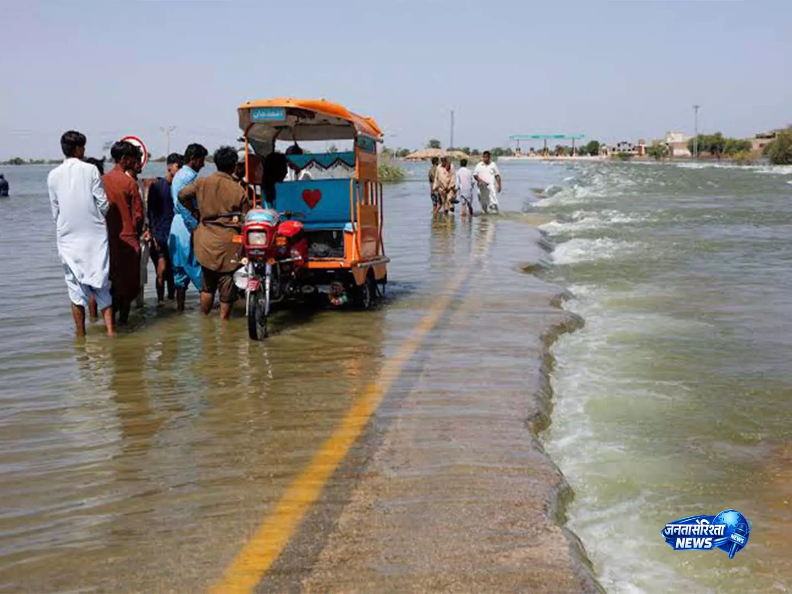 Rawalpindi नगर निकाय मॉनसून की समय-सीमा से चूक गया; सड़कें खोदी हुई छोड़ीं, शहर बेहाल Rawalpindi नगर निकाय मॉनसून की समय-सीमा से चूक गया; सड़कें खोदी हुई छोड़ीं, शहर बेहाल