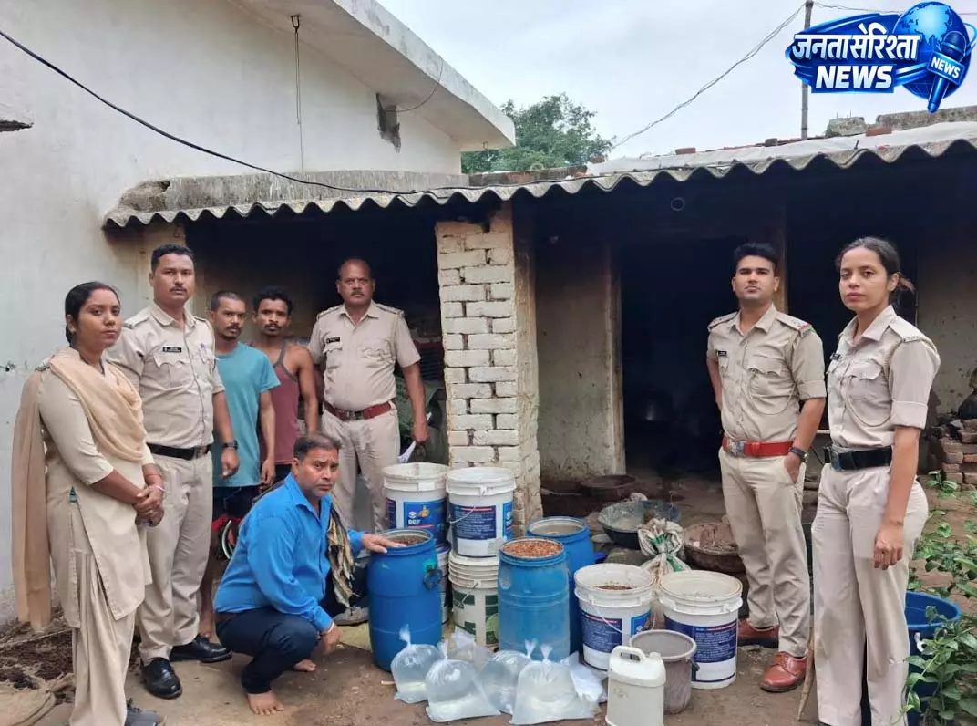 पचपेड़ी में अवैध महुआ शराब फैक्ट्री का भंडाफोड़, दो आरोपी गिरफ्तार पचपेड़ी में अवैध महुआ शराब फैक्ट्री का भंडाफोड़, दो आरोपी गिरफ्तार