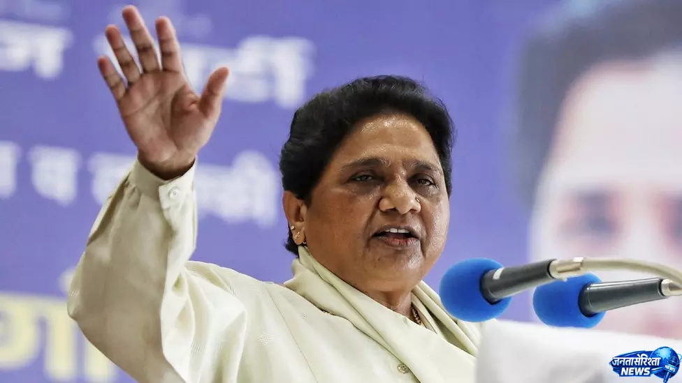 Meerut मामले पर सियासी घमासान, मायावती ने चंद्रशेखर पर कसा तंज Meerut मामले पर सियासी घमासान, मायावती ने चंद्रशेखर पर कसा तंज