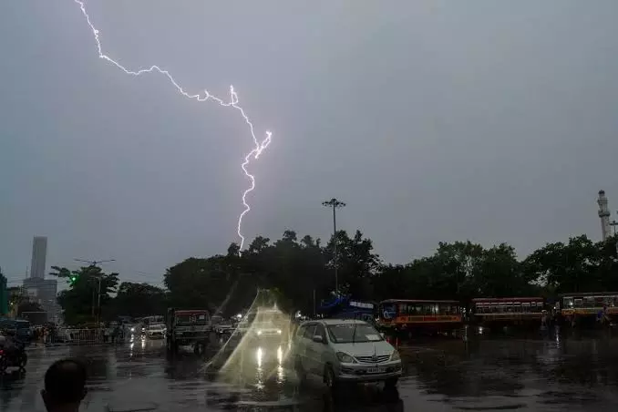 Srinagar: मौसम विभाग का अलर्ट, 11-12 जुलाई को जम्मू-कश्मीर में भारी बारिश Srinagar: मौसम विभाग का अलर्ट, 11-12 जुलाई को जम्मू-कश्मीर में भारी बारिश