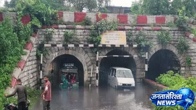 जलभराव से टुंडू अंडरपास बंद, सड़क पर लगा लंबा जाम जलभराव से टुंडू अंडरपास बंद, सड़क पर लगा लंबा जाम