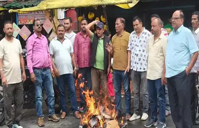 Gopeshwar: प्राधिकरण और चढ़ावा विवाद पर कांग्रेस का हल्ला बोल Gopeshwar: प्राधिकरण और चढ़ावा विवाद पर कांग्रेस का हल्ला बोल