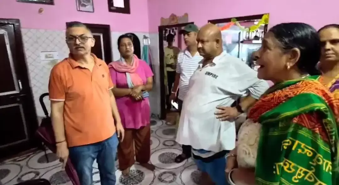 Nahan: जर्जर डंगा गिरा, प्रशासन ने लोगों को सुरक्षित बाहर निकाला Nahan: जर्जर डंगा गिरा, प्रशासन ने लोगों को सुरक्षित बाहर निकाला