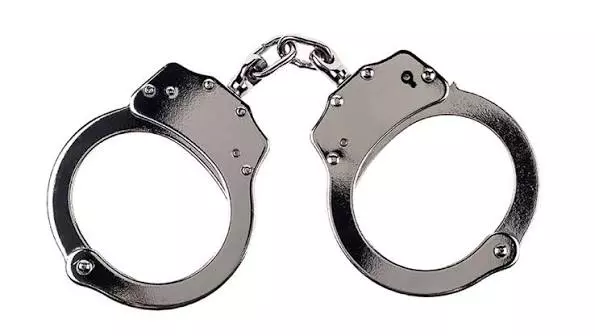 सूर्यपेट: दो बेटों को बंधक बनाकर प्रताड़ित करने के आरोप में दंपती गिरफ्तार सूर्यपेट: दो बेटों को बंधक बनाकर प्रताड़ित करने के आरोप में दंपती गिरफ्तार