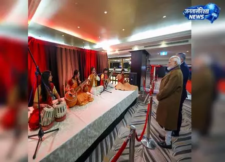 ऑकलैंड में भारतीय संस्कृति के रंग देख PM मोदी ने की कलाकारों की सराहना ऑकलैंड में भारतीय संस्कृति के रंग देख PM मोदी ने की कलाकारों की सराहना