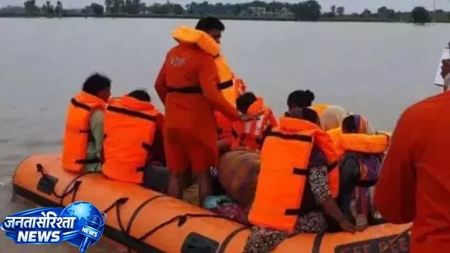 हरियाणा: नदी में फंसे किसानों का 6 घंटे बाद बचाव हरियाणा: नदी में फंसे किसानों का 6 घंटे बाद बचाव
