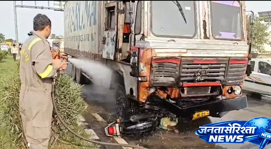Secunderabad में बड़ा हादसा, बाइक को घसीटता ले गया ट्रक, दो की मौत Secunderabad में बड़ा हादसा, बाइक को घसीटता ले गया ट्रक, दो की मौत