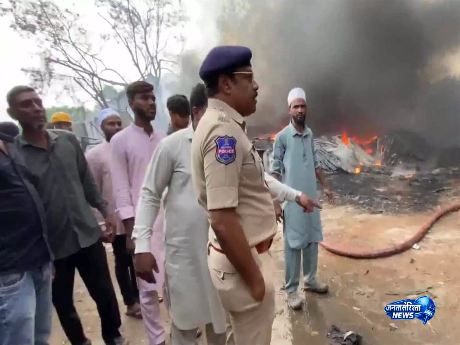 तेलंगाना में भीषण आग, Chadarghat में 7 दुकानें खाक तेलंगाना में भीषण आग, Chadarghat में 7 दुकानें खाक