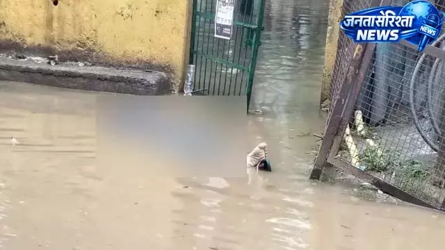 हाईटेंशन करंट की चपेट में आया युवक, मौके पर मौत हाईटेंशन करंट की चपेट में आया युवक, मौके पर मौत