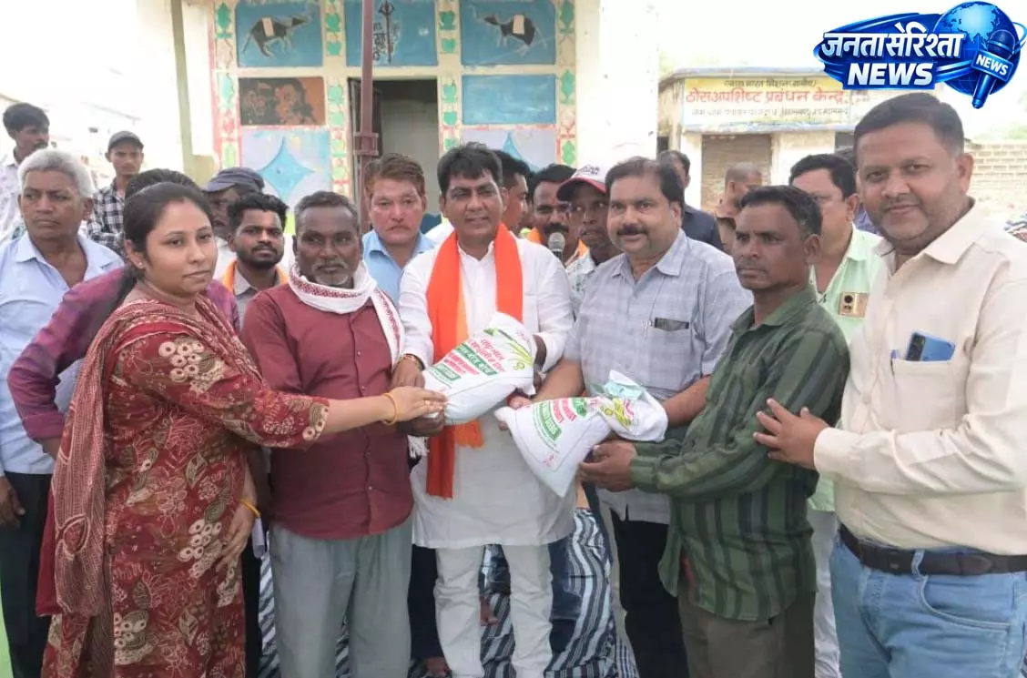 जन चौपाल में विधायक ने किसानों को उड़द बीज किट का किया वितरण जन चौपाल में विधायक ने किसानों को उड़द बीज किट का किया वितरण