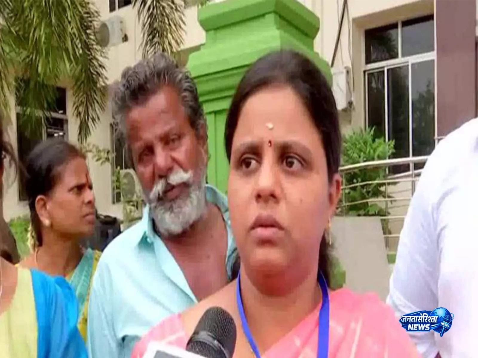 TVK रैली हादसा पीड़ित परिवारों ने CM विजय का जताया आभार TVK रैली हादसा पीड़ित परिवारों ने CM विजय का जताया आभार