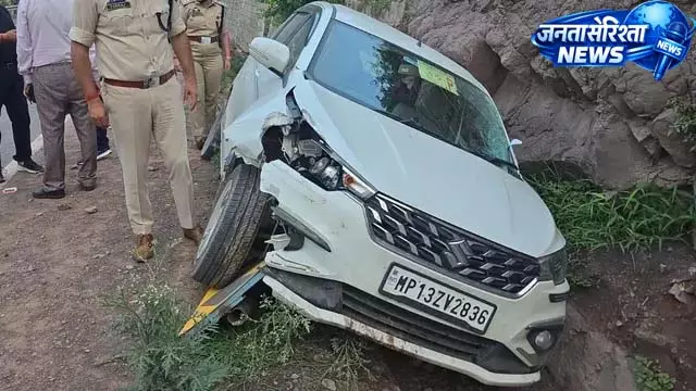 अमरनाथ यात्रा के दौरान हादसा, DC-DIG ने घायलों का लिया हाल अमरनाथ यात्रा के दौरान हादसा, DC-DIG ने घायलों का लिया हाल