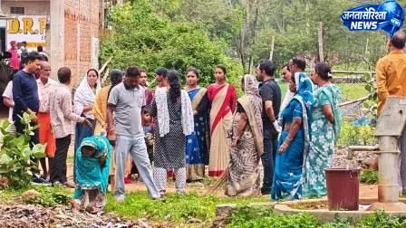भुवनेश्वरपुर में अमृत सरोवर परिसर में चला स्वच्छता अभियान भुवनेश्वरपुर में अमृत सरोवर परिसर में चला स्वच्छता अभियान