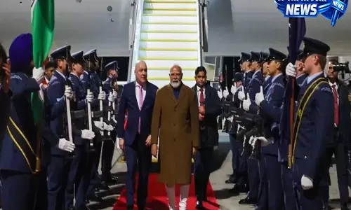 ऑकलैंड में पीएम मोदी को गार्ड ऑफ ऑनर, न्यूजीलैंड के PM क्रिस्टोफर लक्सन से होगी द्विपक्षीय बैठक ऑकलैंड में पीएम मोदी को गार्ड ऑफ ऑनर, न्यूजीलैंड के PM क्रिस्टोफर लक्सन से होगी द्विपक्षीय बैठक